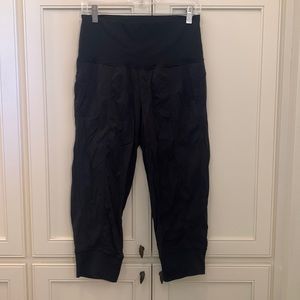 Lululemon cropped joggers
